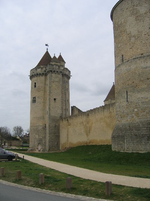 Blandy les tours son Chateau