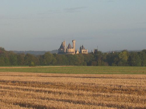 Chateau de Pierrefond  au petit matin