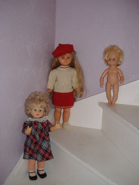 trois poupées