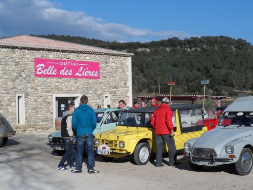 toujours devant la cave la méhari de bernard