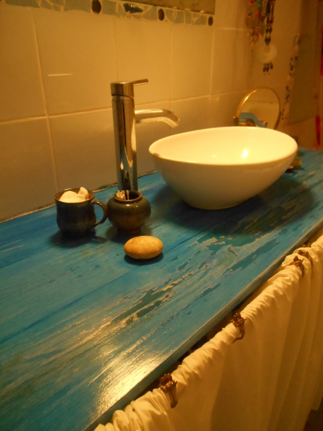 faux-bois décor salle de bain, tablette
