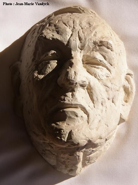 Masque mortuaire de Jean Ray, cadeau de Marabout aux lauréats du Prix Jean Ray (coll. Henri Vernes)