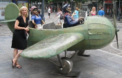 Le petit avion de la Place Saint-Lambert, et les sculptures de Walthéry