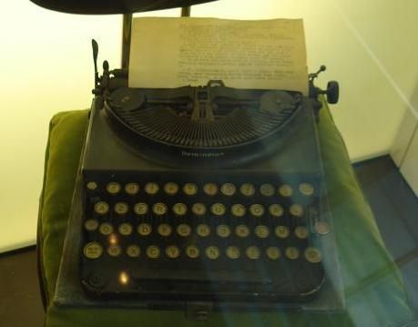 La machine à écrire de Steeman et la dernière feuille d\'un roman inédit