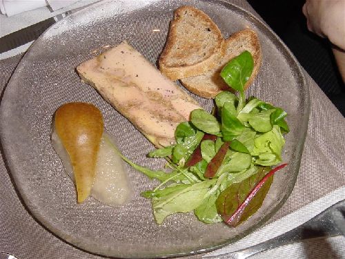 Pressé de foie gras de canard au pain d'épices et poire acidulée au balsamique blanc
