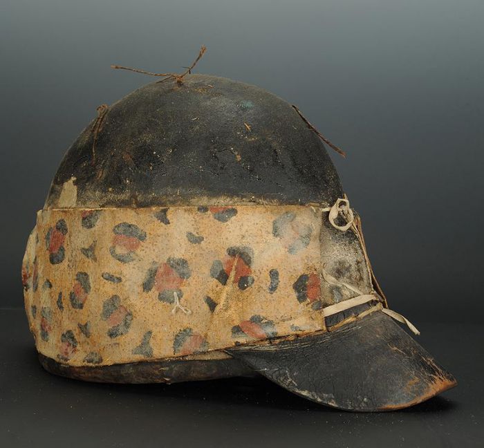 Casque à chenille d'infanterie