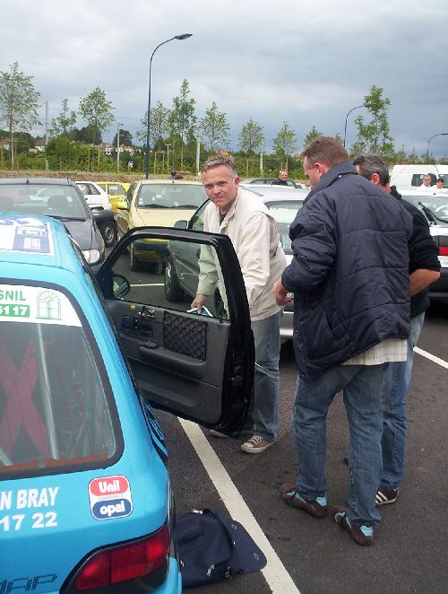 Préparation de la clio avant les vérifs (FAN DE JEANJEAN)