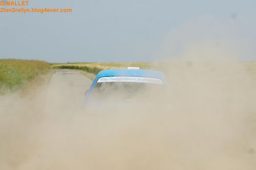 La clio en rafale en glisse (D MALLET-2F2R)