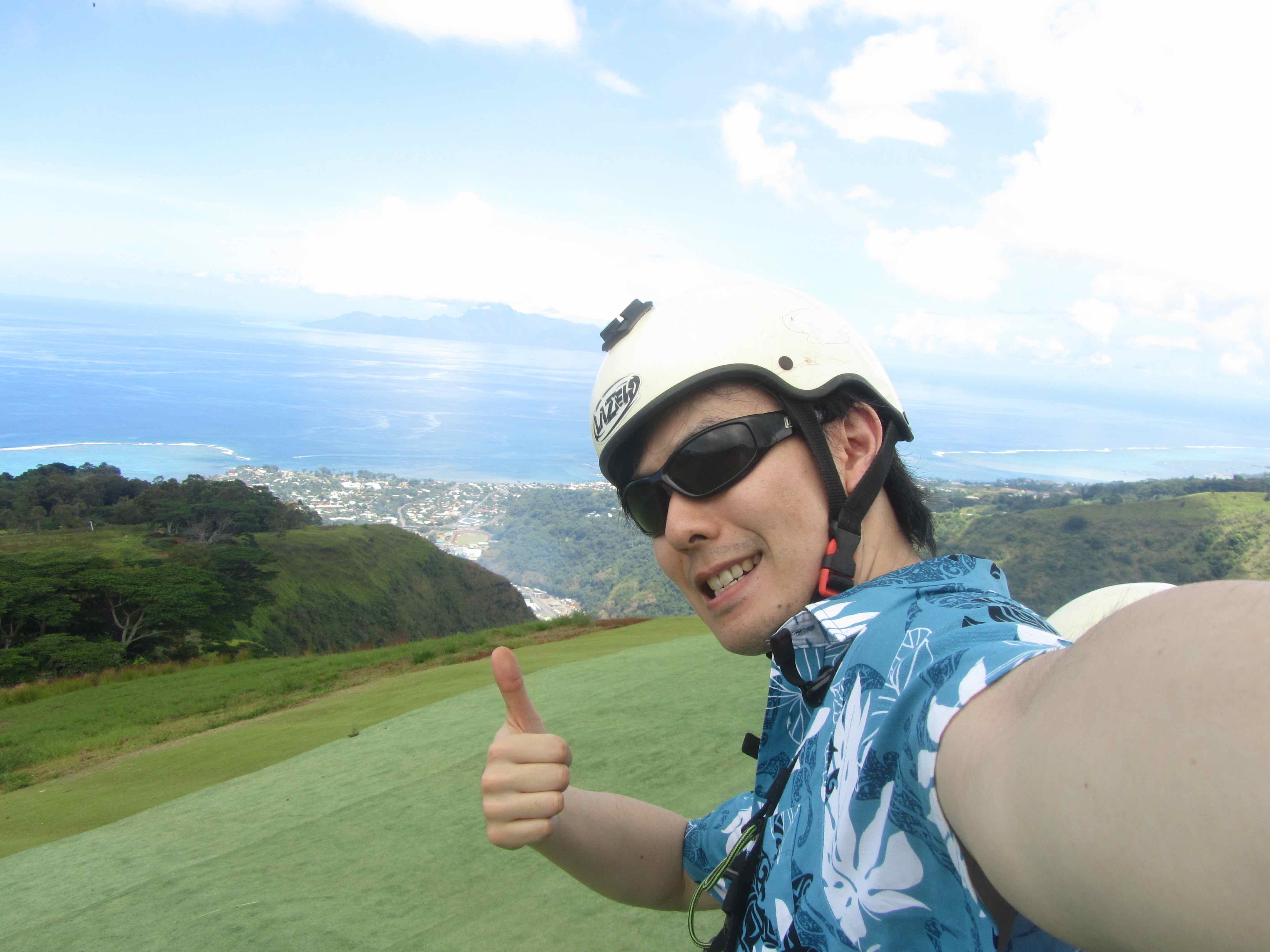 Kotaro va décoller du Paradis vers le ciel avec le Parapente à Punauuia.jpg