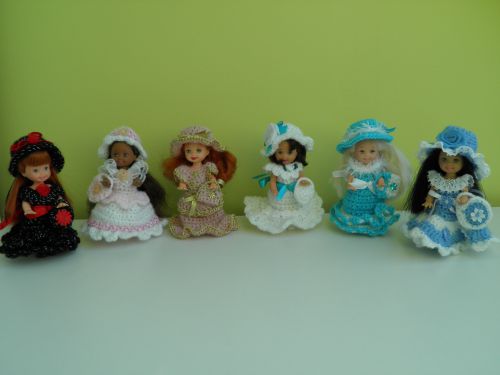 6 ravissantes petites tenues réalisées au crochet pour Shelly (soeur de Barbie)