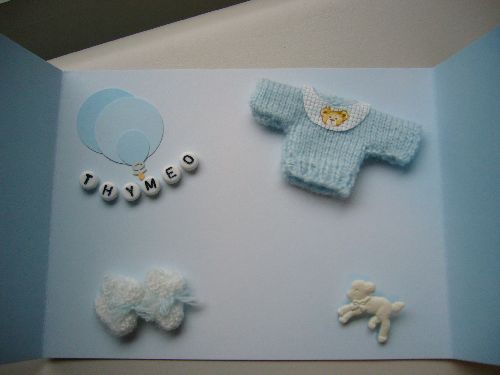 Carte de naissance avec mini tricot : l\'intérieur