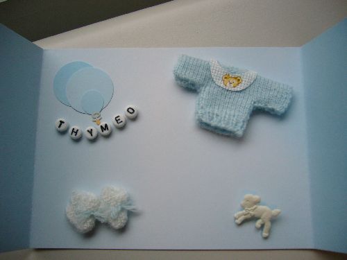 carte de naissance avec mini pull tricoté aux aiguilles 1.5