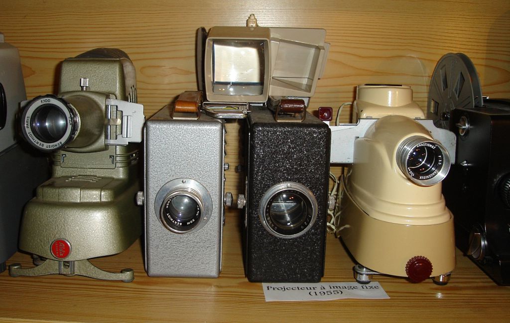 Projecteur diapo Kodak dans sa boite années 60