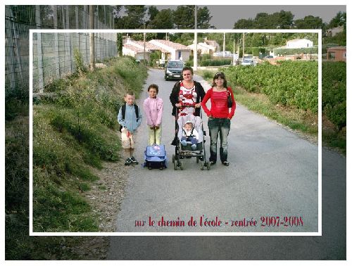 Sur le chemin de l\'école , photo de Papa, Tita est au vendange