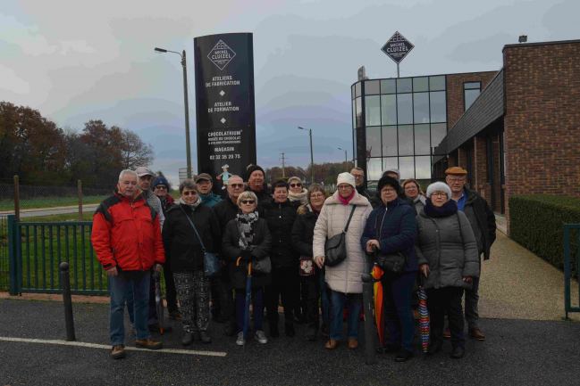 Le groupe devant la chocolaterie Michel Cluizel