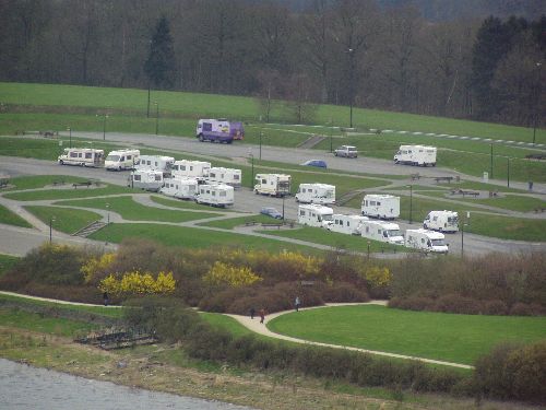 Parking du barrage de l'eau d'heure. Sortie Belgique ( 04/2006 )