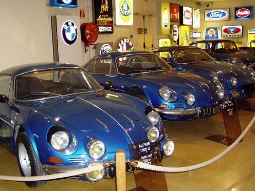 Une jolie collection d'Alpines au Manoir de l'Automobile de Lohéac. 