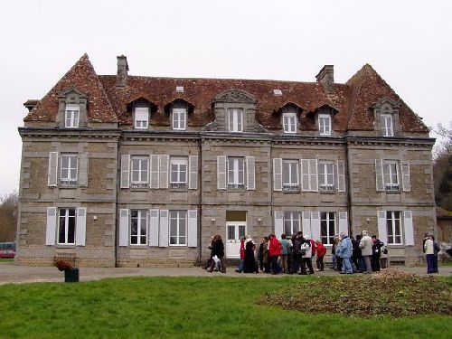 Photo de famille devant le Château. 