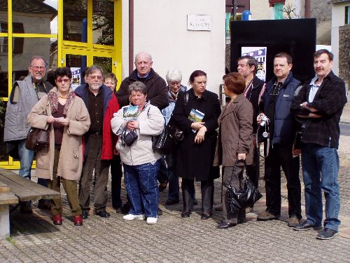 Une petite photo du groupe devant le Musée.