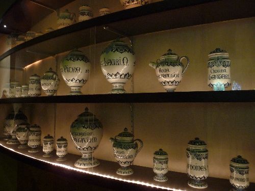 Une superbe collection de pots d'Apothicaires.