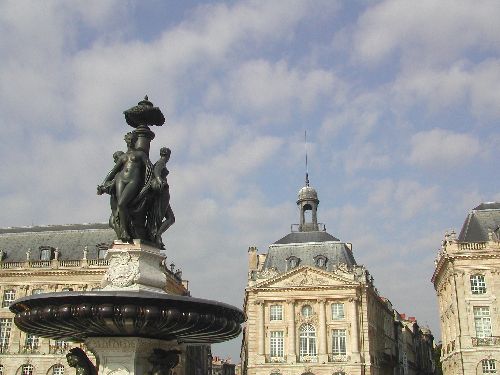 Bordeaux : fontaine, place de la Bourse 