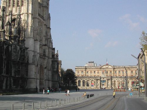 Bordeaux : la cathédrale et l\'Hôtel de Ville