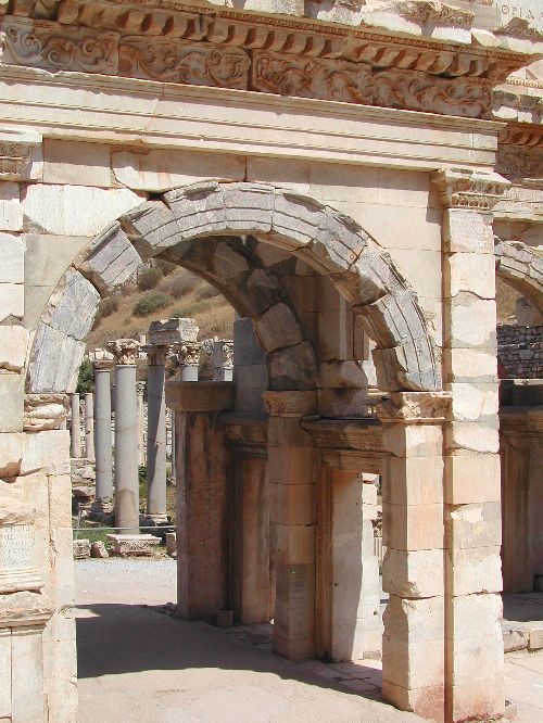 Ephèse - l\'entrée de la bibliothèque de Celsus