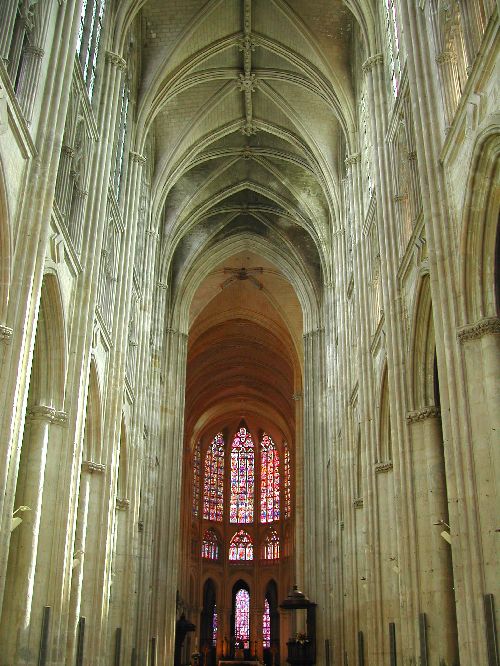 Tours - la nef de la cathédrale