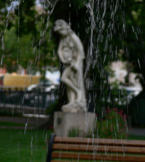Statue et eau