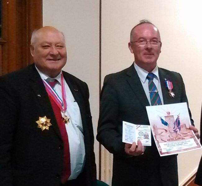 30-10-2015 : décoration de Lord Eric FOINET par le Président général Tollemer