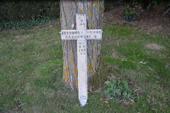Croix provisoire de cimetière d'un soldat du 9ème bataillon de chasseurs