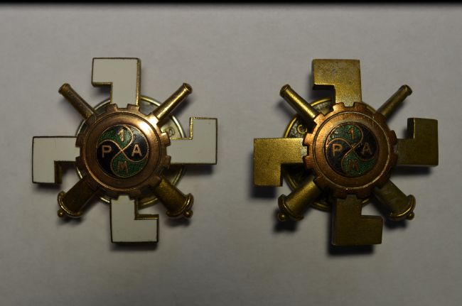 Insignes de poitrine du 1er régiment d'artillerie motorisée