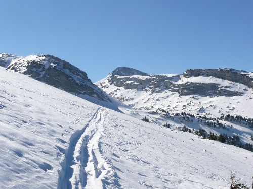 Après la combe Charbonnière, il reste une longue traversée à parcourir.