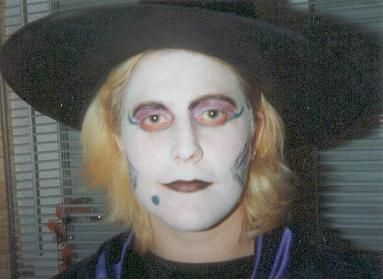 Sorcière version Halloween 2002.