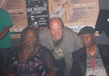 Johnny Kingstar à l'image du blues de Détroit (USA), entre Thornetta Davis & Johnnie Bassett.