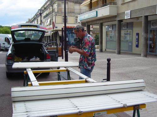 installation du stand à Tarascon