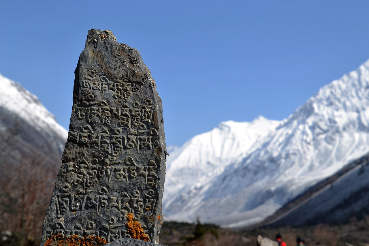 Himalaya Népal pierre mantra