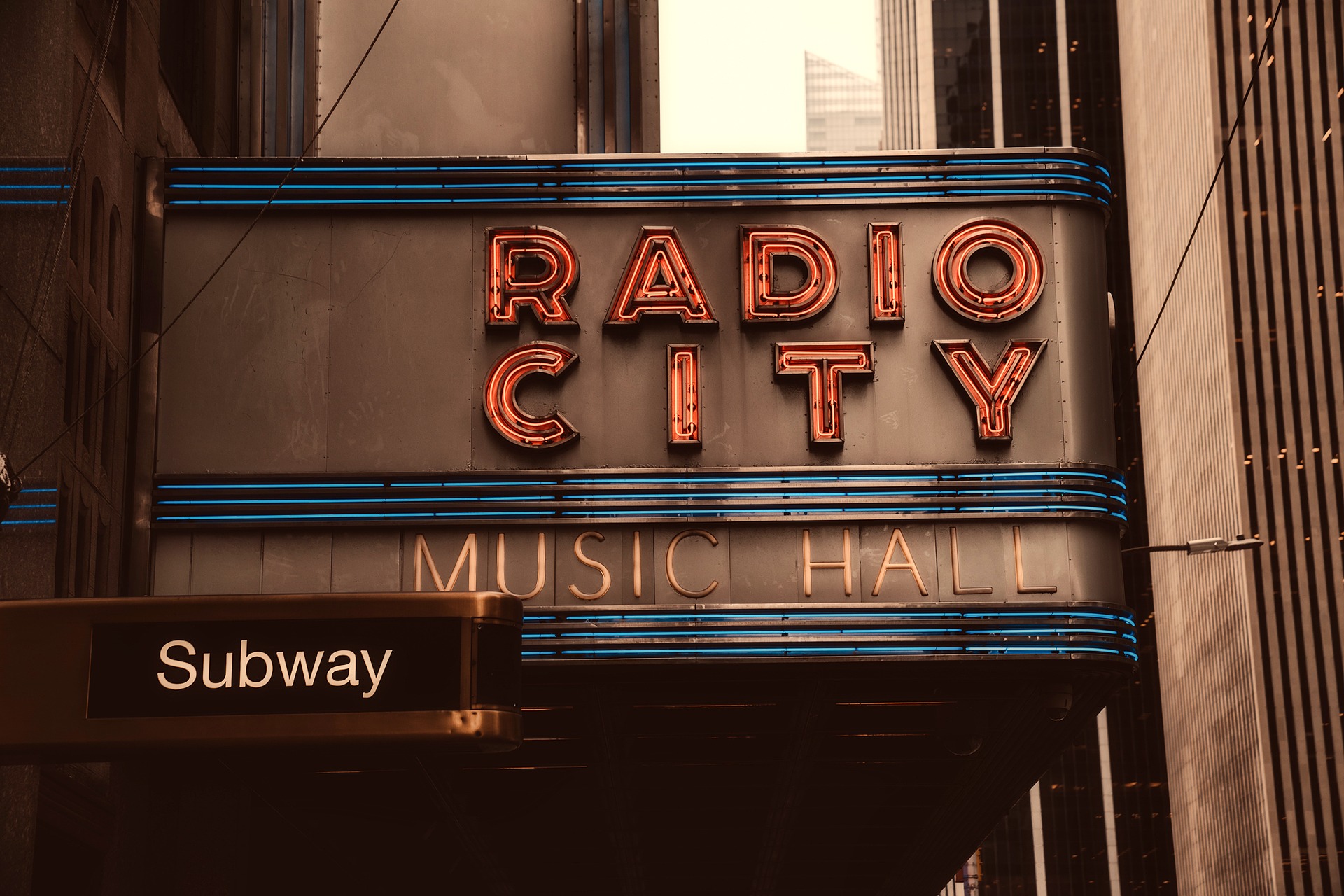 radio-city-music-hall-2392559_1920
