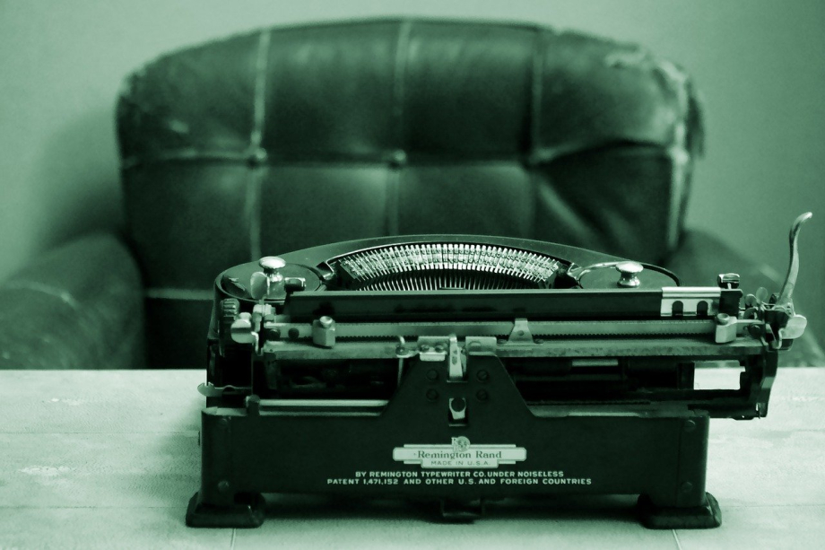 typewriter-7665834_1280