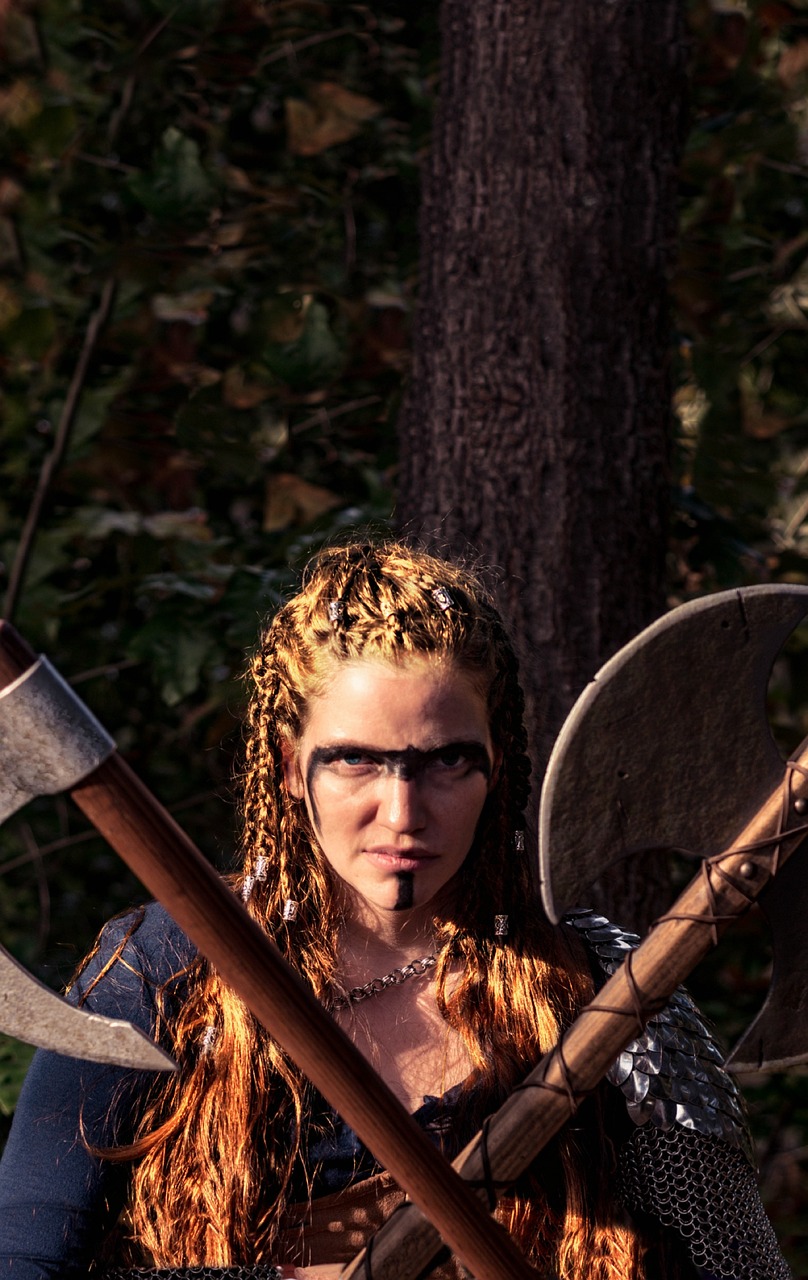 viking-femme-hache