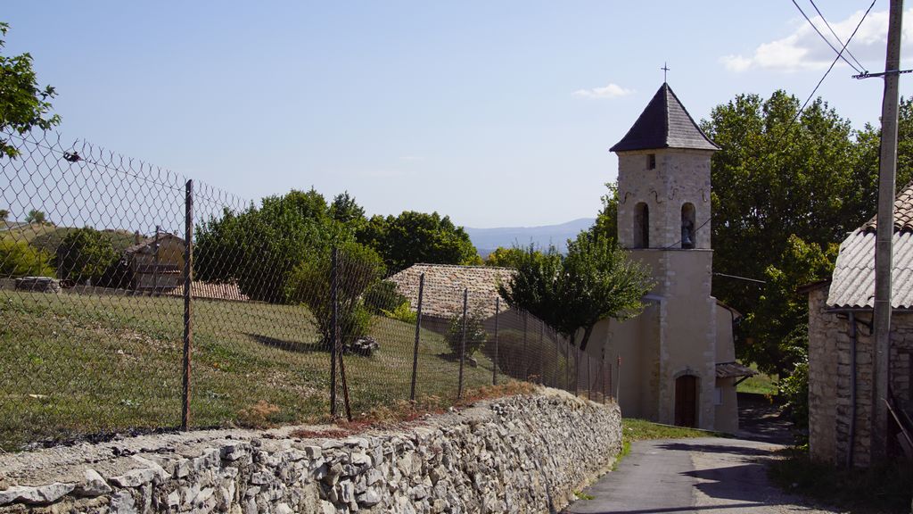 L'église de Ferrassière, début du sentier