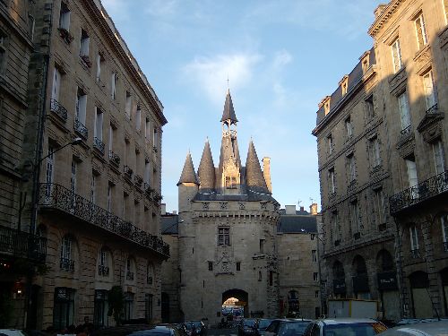 la porte cailhau à bordeaux