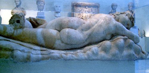 femme endormie (musée d'athènes)