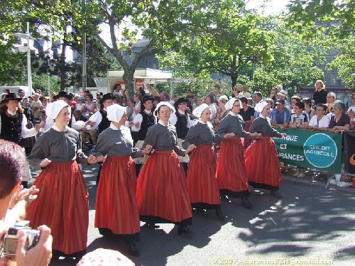 Tenues de travail des femmes du Cap-Sizun