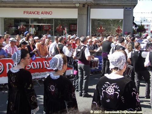 Tenues de fête des femmes du Cap-Sizun - détail des coiffes