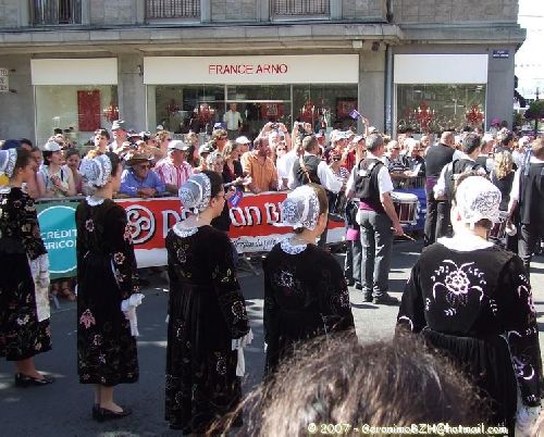 Tenues de fête des femmes du Cap-Sizun