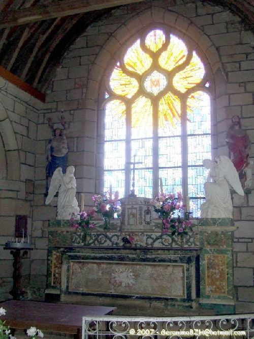 L'intérieur de la chapelle Saint-Laurent de Lannourec à Goulien