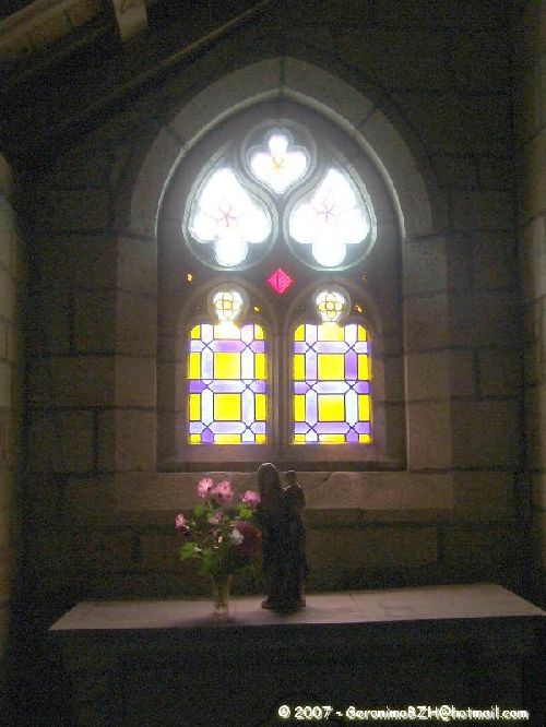 L'intérieur de la chapelle Saint-Laurent de Lannourec à Goulien