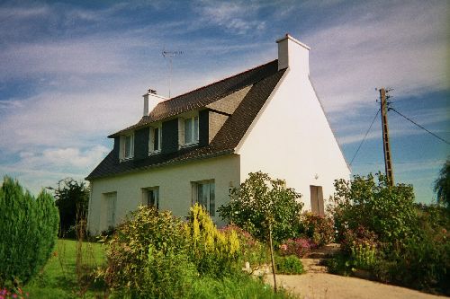 La maison, pignon est et façade