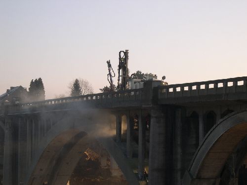 Démolition du pont en béton